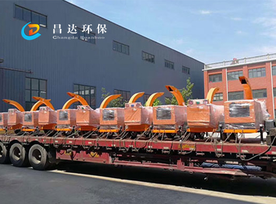 發貨樹枝粉碎機（jī）新疆扶貧.jpg
