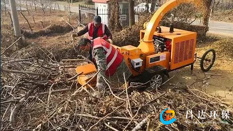 樹枝（zhī）粉碎機使用2.jpg