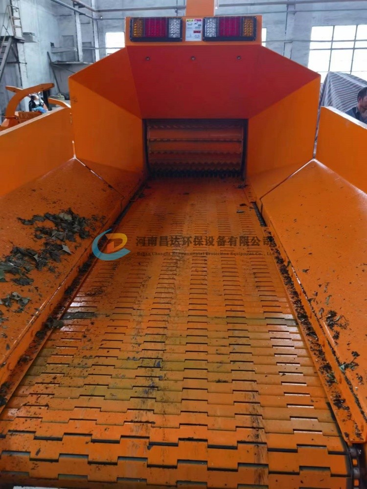 內蒙古客（kè）戶訂購hc-6175大型移動檸條（tiáo）粉碎機3.jpg