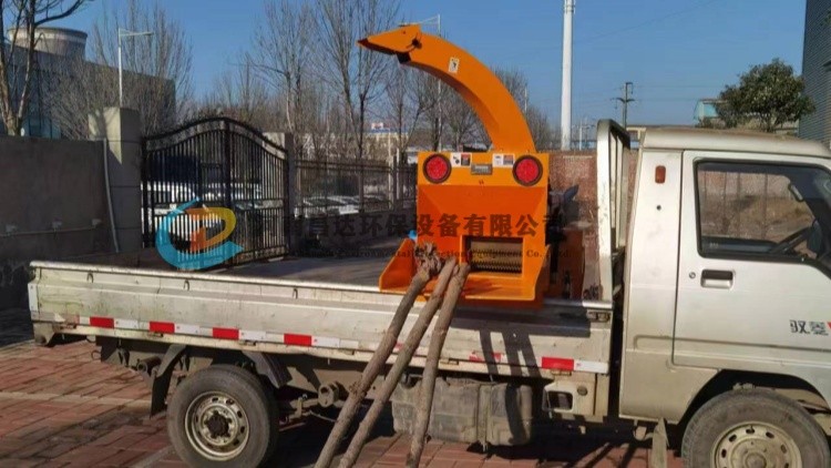 浙江可以定製（zhì）小型車載式樹枝粉碎機2.jpg