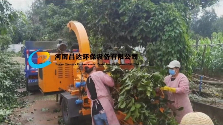 河南昌達HC-6145樹枝粉碎機浙江杭(háng)州客戶現場 河南昌達HC-6145樹枝粉碎機(jī)浙江(jiāng)杭州客戶現(xiàn)場
