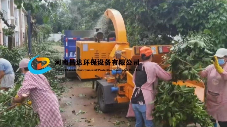 河南昌達HC-6145樹枝（zhī）粉碎機浙江（jiāng）杭州客戶現場2.jpg