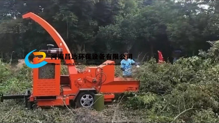 河南昌達HC-6140L樹（shù）枝粉碎機四川成都客戶現場.jpg