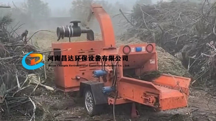 河南昌達HC-6140樹枝粉碎機湖北（běi）武漢（hàn）客（kè）戶現場（chǎng）.jpg