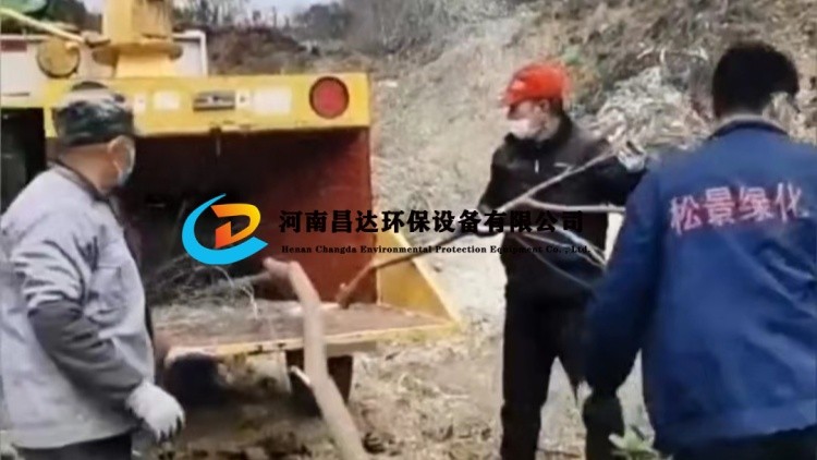 6145樹枝粉碎（suì）機新疆客戶使（shǐ）用現場