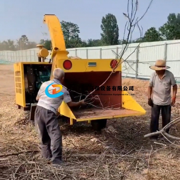 1704418272205522.jpg 河南昌達6145樹枝樹條粉碎機河(hé)南南陽客戶使用現場.jpg