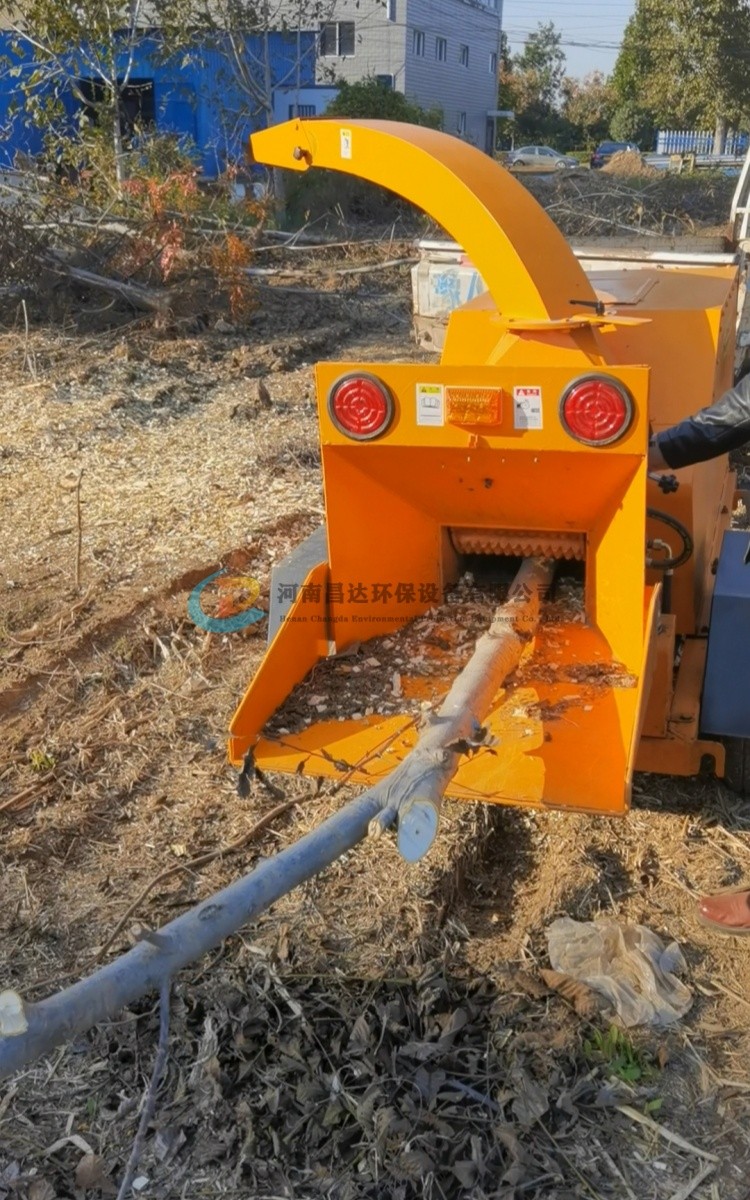 河南昌達HC-6130型樹枝粉碎機浙江杭州客（kè）戶使用現場.jpg