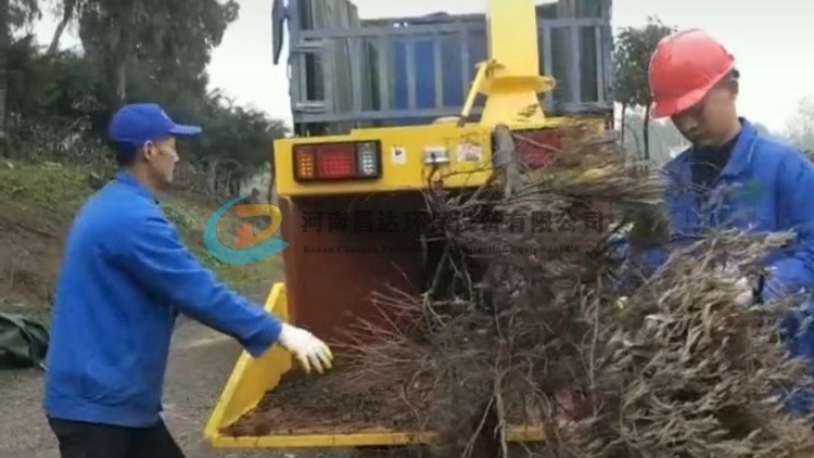 6145型樹（shù）枝粉碎機江蘇客戶使用現場.jpg