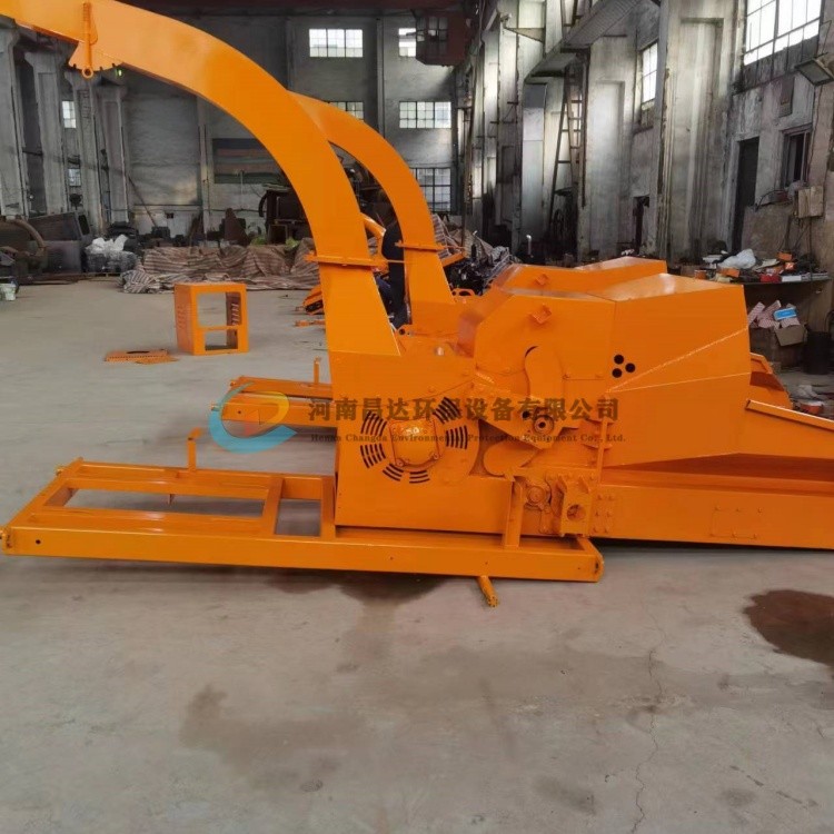 湖北客戶定製車載式樹枝粉碎車主機.jpg