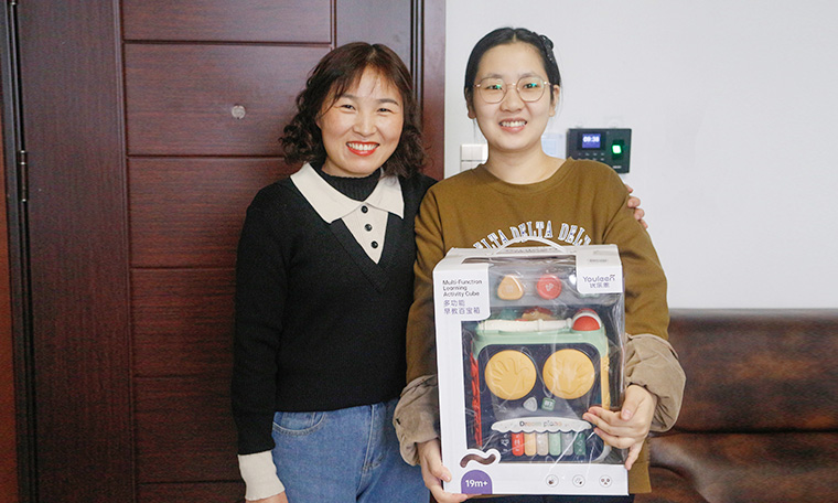 心係員工 情暖人心——濟南（nán）蜜桃影院慰問生育女職工